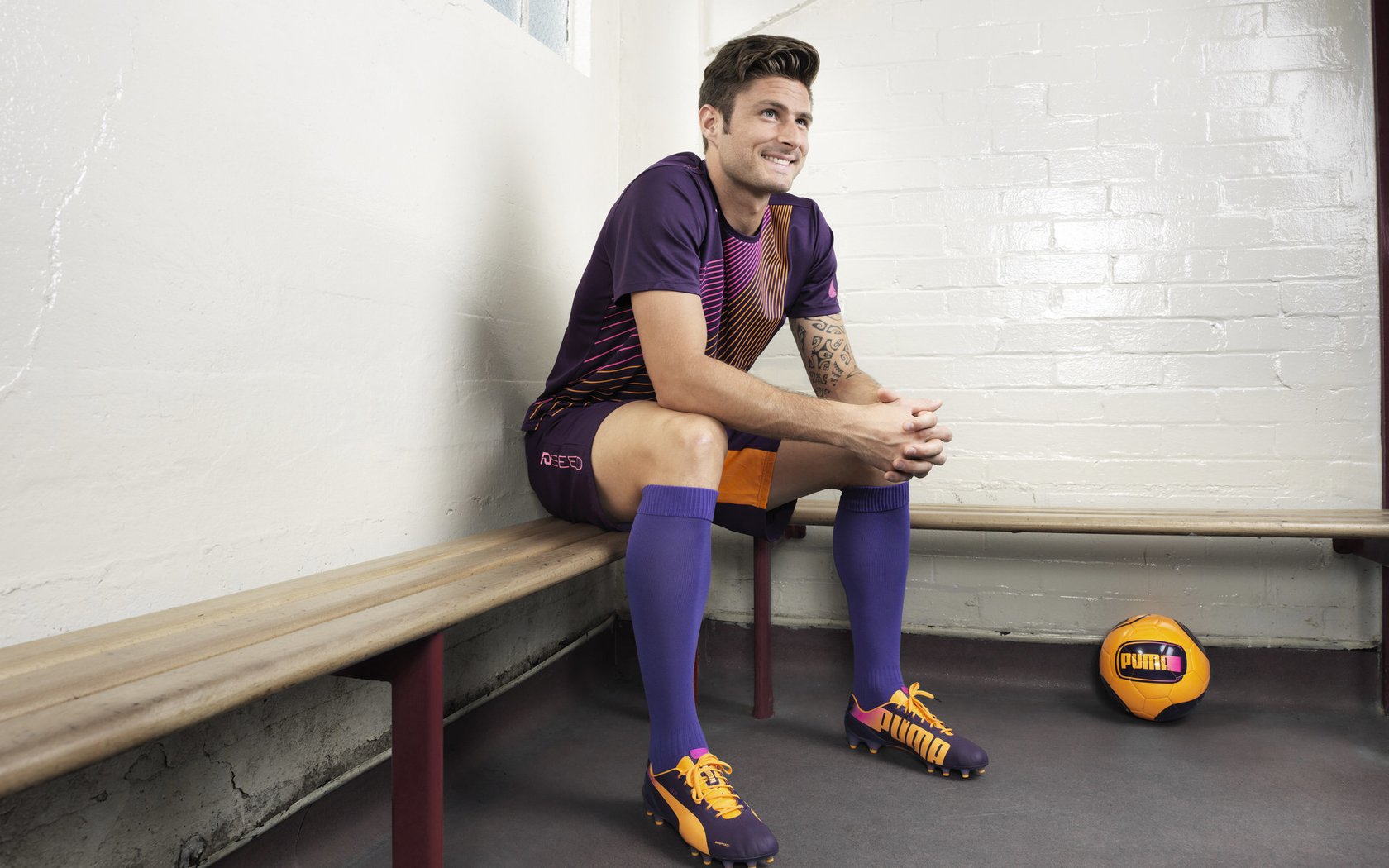 丹·卡特:从全黑队核心球员到橄榄球传奇人物,丹特和c罗